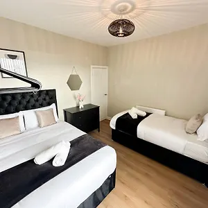 2 Bedroom House 10 Mins To Centre & Dock Liverpool