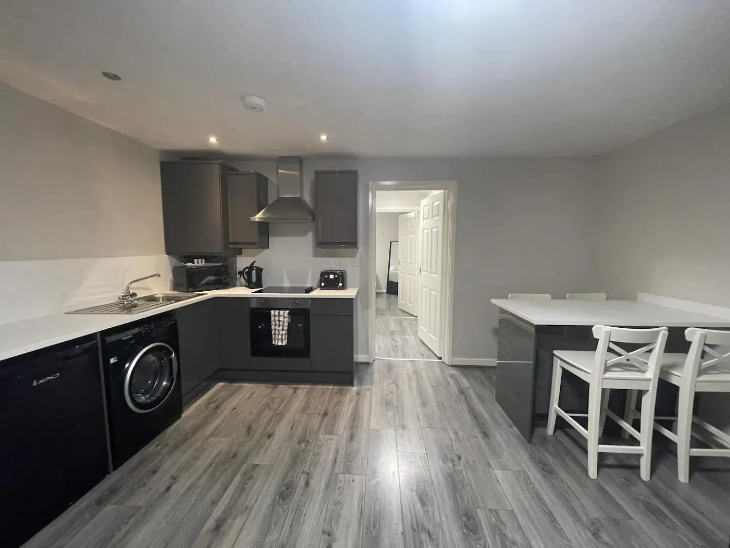 Ryan I Air I Bnb - 147-153 Mill Street - Free Parking Liverpool Apartment